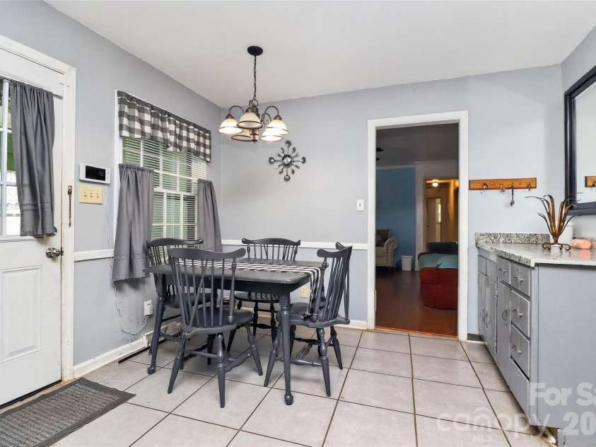 4827 Easthaven Drive, Charlotte, NC 28212.  MLS# CAR4403389, YatesRealty ID 41380. Kitchen