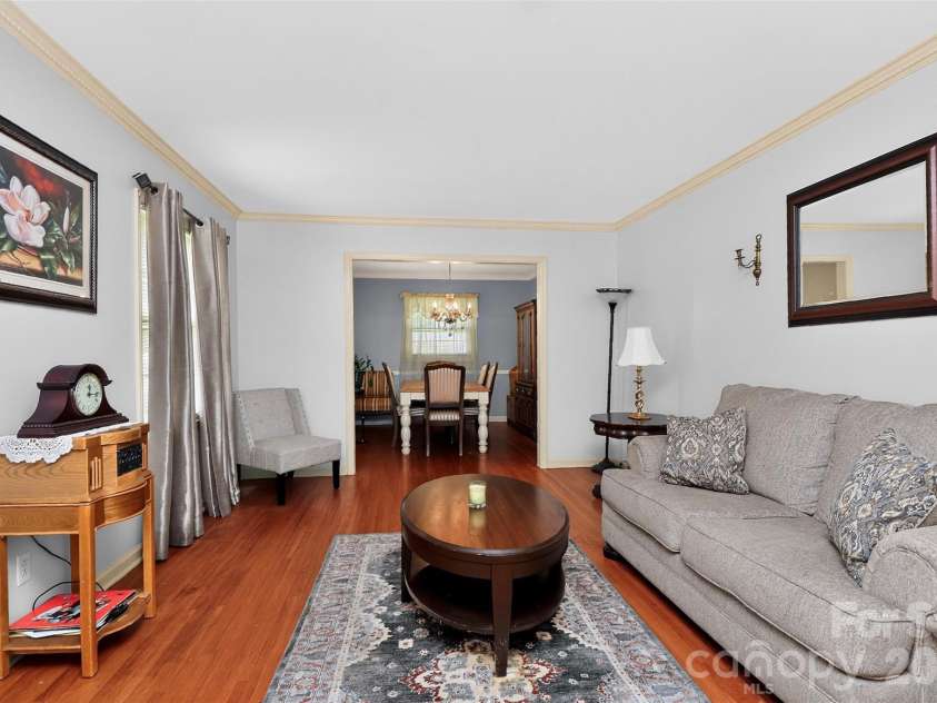 4827 Easthaven Drive, Charlotte, NC 28212.  MLS# CAR4403389, YatesRealty ID 41380. Living Room