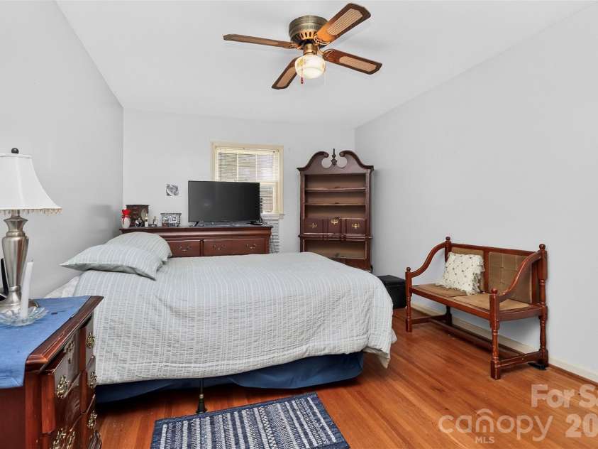 4827 Easthaven Drive, Charlotte, NC 28212.  MLS# CAR4403389, YatesRealty ID 41380. Primary Bedroom