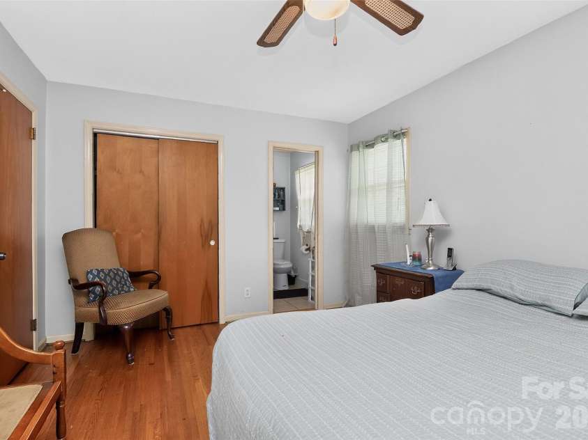 4827 Easthaven Drive, Charlotte, NC 28212.  MLS# CAR4403389, YatesRealty ID 41380. Primary Bedroom