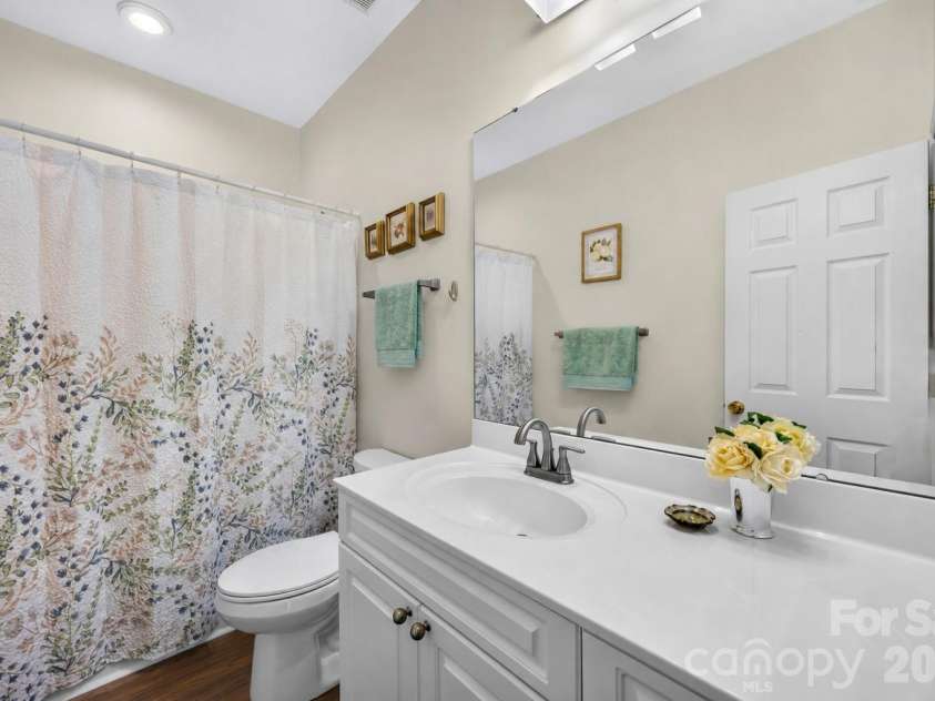 144 Quail Haven Drive, Troutman, NC 28166.  MLS# CAR4401635, YatesRealty ID 41381. Hall Bathrom