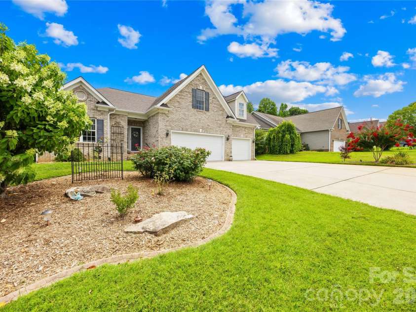 144 Quail Haven Drive, Troutman, NC 28166.  MLS# CAR4401635, YatesRealty ID 41381. Pretty landscaping