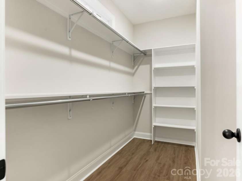 428 Woodvale Place, Charlotte, NC 28208.  MLS# CAR4406987, YatesRealty ID 41382. 