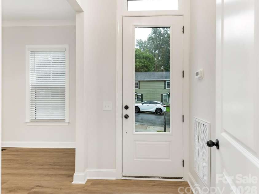 428 Woodvale Place, Charlotte, NC 28208.  MLS# CAR4406987, YatesRealty ID 41382. Entry