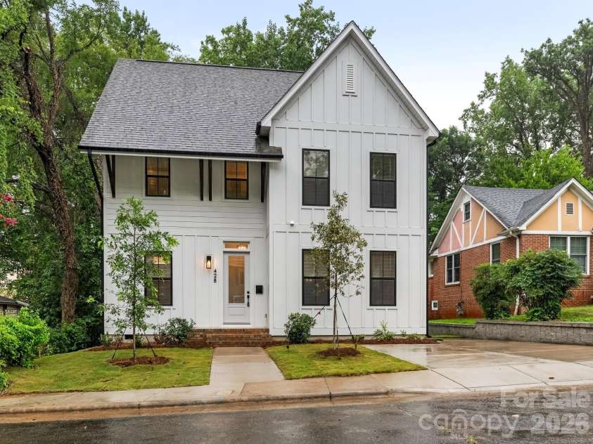 428 Woodvale Place, Charlotte, NC 28208.  MLS# CAR4406987, YatesRealty ID 41382. Front Exterior
