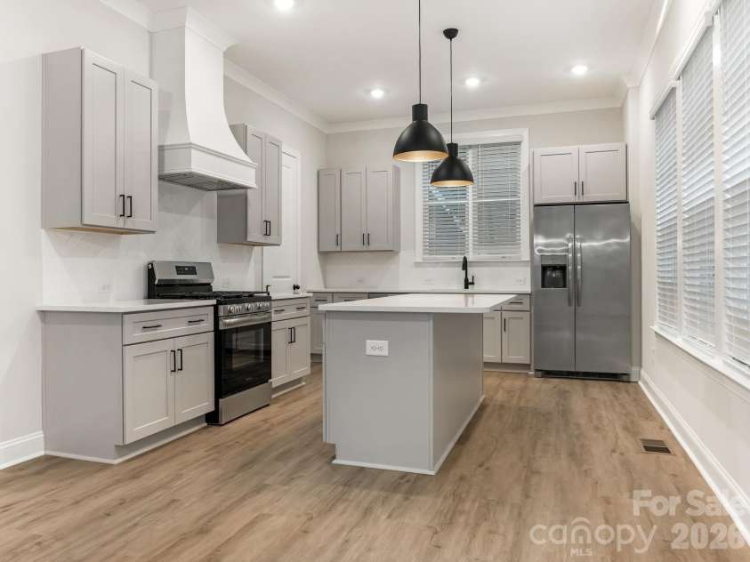 428 Woodvale Place, Charlotte, NC 28208.  MLS# CAR4406987, YatesRealty ID 41382. Kitchen