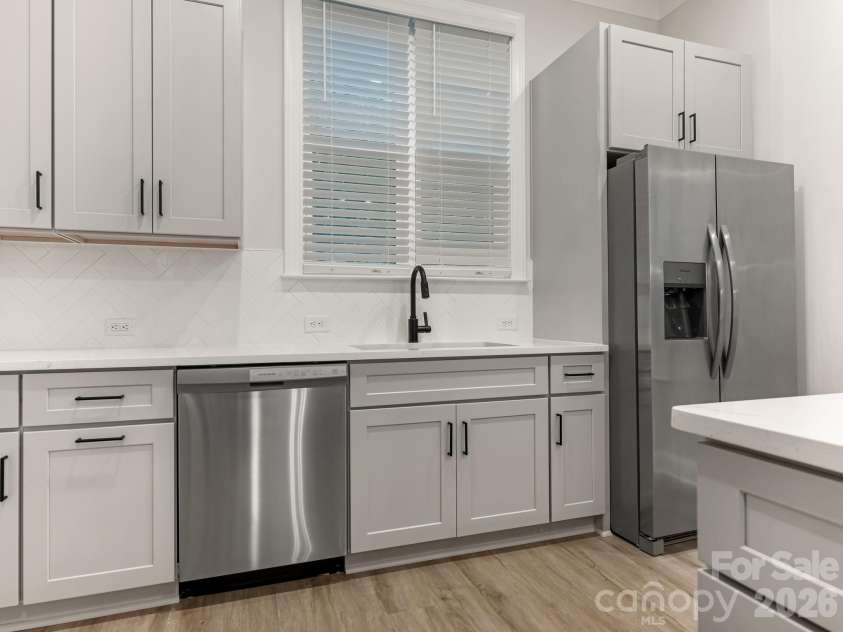 428 Woodvale Place, Charlotte, NC 28208.  MLS# CAR4406987, YatesRealty ID 41382. Kitchen