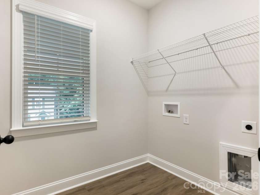428 Woodvale Place, Charlotte, NC 28208.  MLS# CAR4406987, YatesRealty ID 41382. Laundry