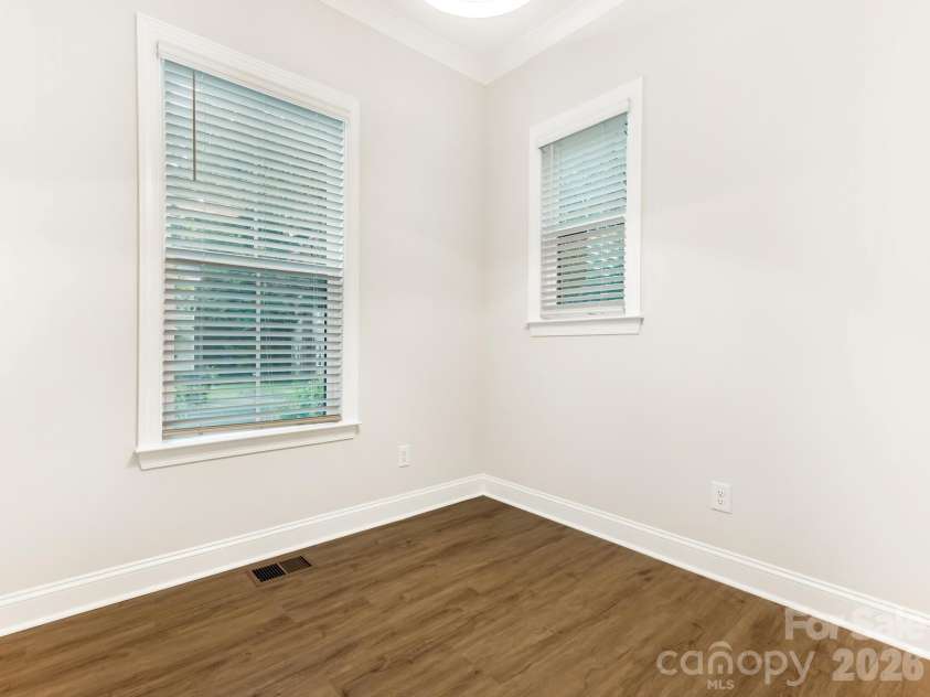 428 Woodvale Place, Charlotte, NC 28208.  MLS# CAR4406987, YatesRealty ID 41382. Office