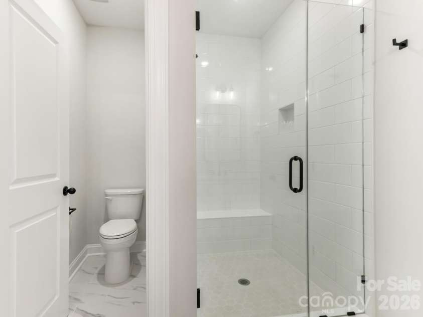 428 Woodvale Place, Charlotte, NC 28208.  MLS# CAR4406987, YatesRealty ID 41382. Primary Bath