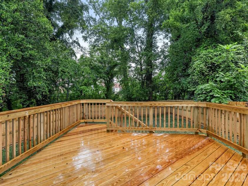 428 Woodvale Place, Charlotte, NC 28208.  MLS# CAR4406987, YatesRealty ID 41382. Rear Deck