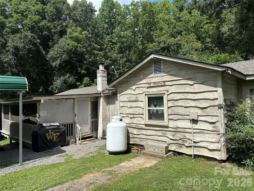 321 Fountain Way, Swannanoa, NC 28778.  MLS# CAR4411222, YatesRealty ID 41384. 