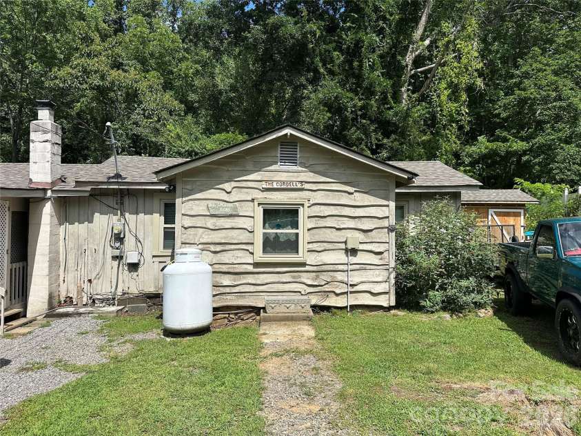 321 Fountain Way, Swannanoa, NC 28778.  MLS# CAR4411222, YatesRealty ID 41384. 