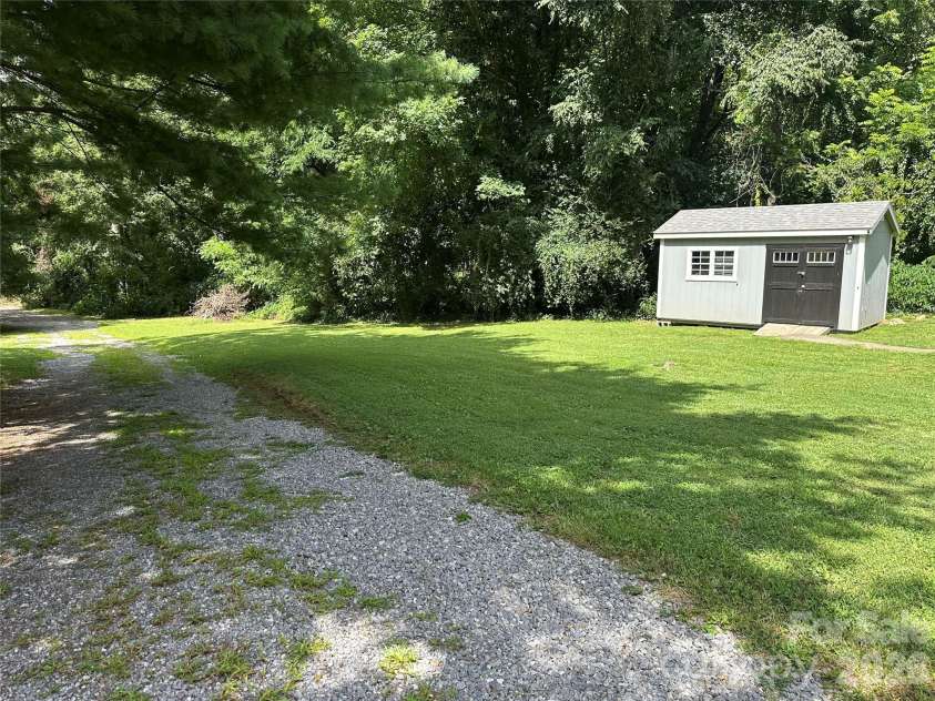 321 Fountain Way, Swannanoa, NC 28778.  MLS# CAR4411222, YatesRealty ID 41384. 