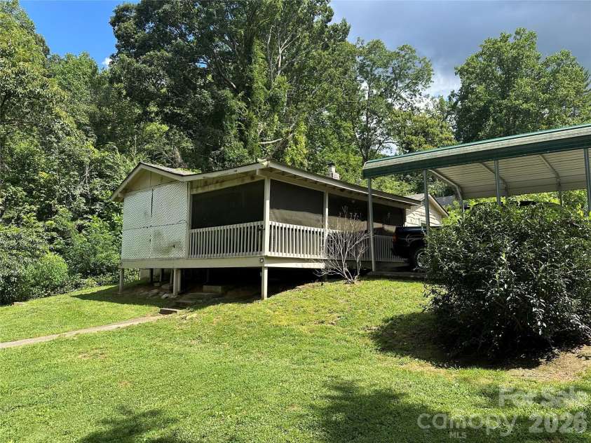 321 Fountain Way, Swannanoa, NC 28778.  MLS# CAR4411222, YatesRealty ID 41384. 
