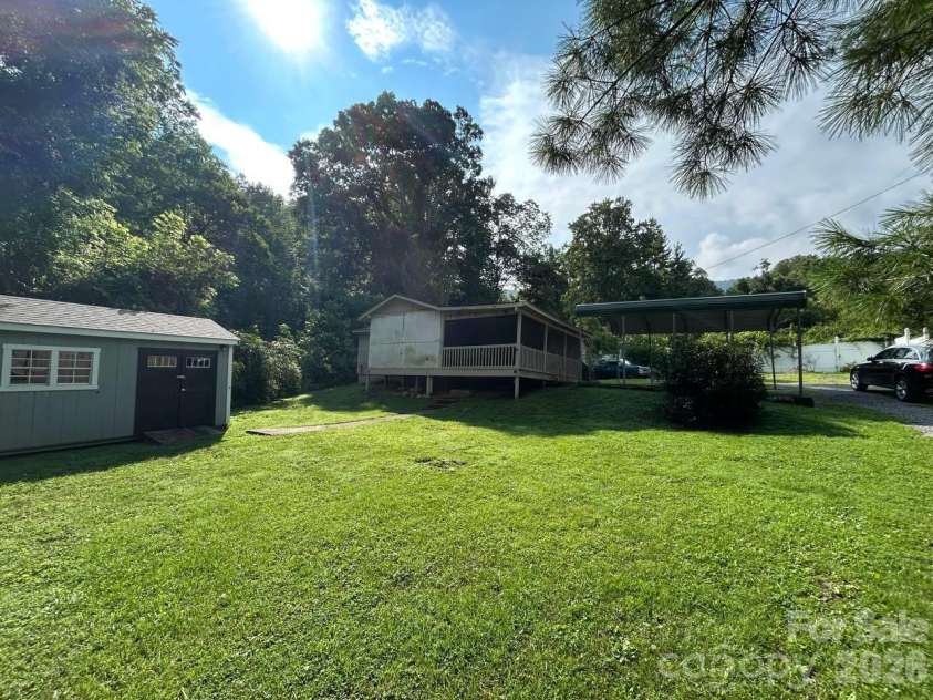 321 Fountain Way, Swannanoa, NC 28778.  MLS# CAR4411222, YatesRealty ID 41384. 
