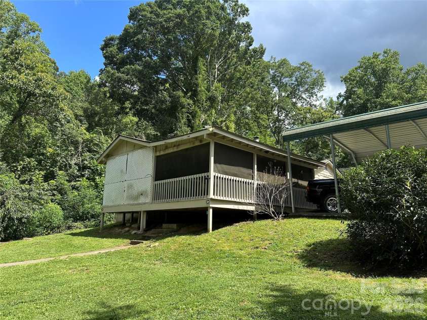 321 Fountain Way, Swannanoa, NC 28778.  MLS# CAR4411222, YatesRealty ID 41384. 