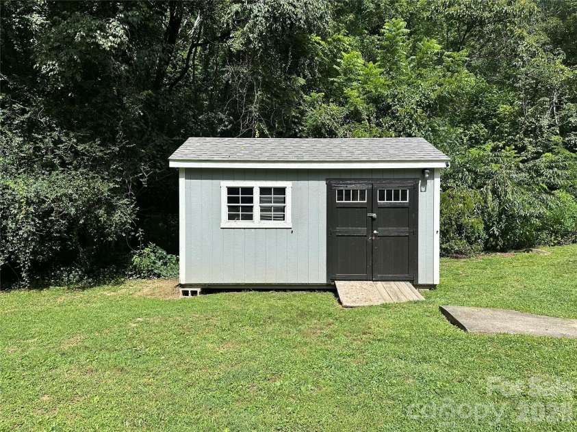 321 Fountain Way, Swannanoa, NC 28778.  MLS# CAR4411222, YatesRealty ID 41384. 
