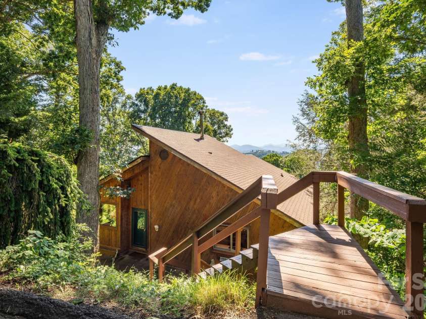529 Griffing Boulevard, Asheville, NC 28804.  MLS# CAR4407118, YatesRealty ID 41385. 