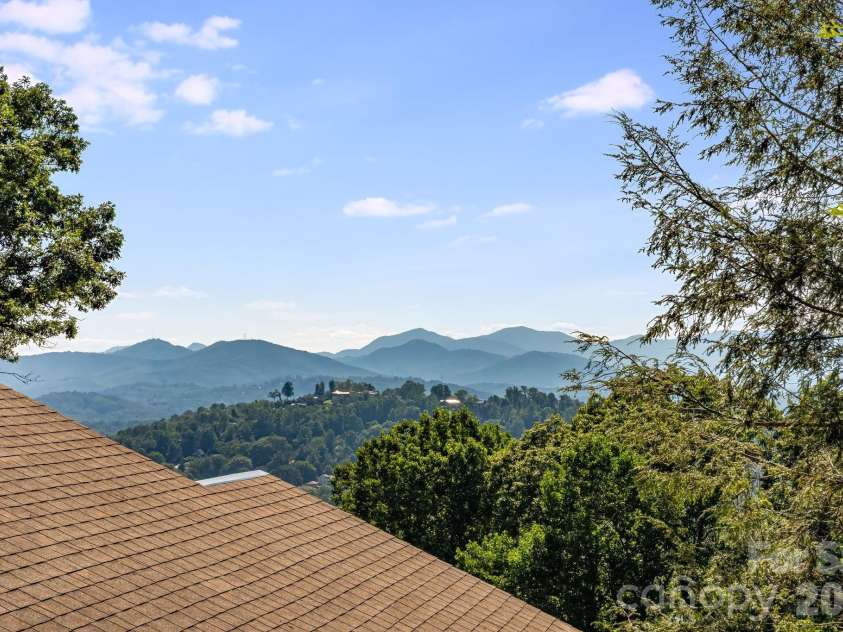 529 Griffing Boulevard, Asheville, NC 28804.  MLS# CAR4407118, YatesRealty ID 41385. 