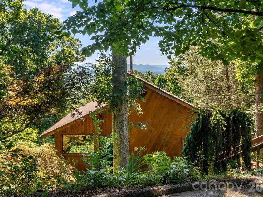 529 Griffing Boulevard, Asheville, NC 28804.  MLS# CAR4407118, YatesRealty ID 41385. 