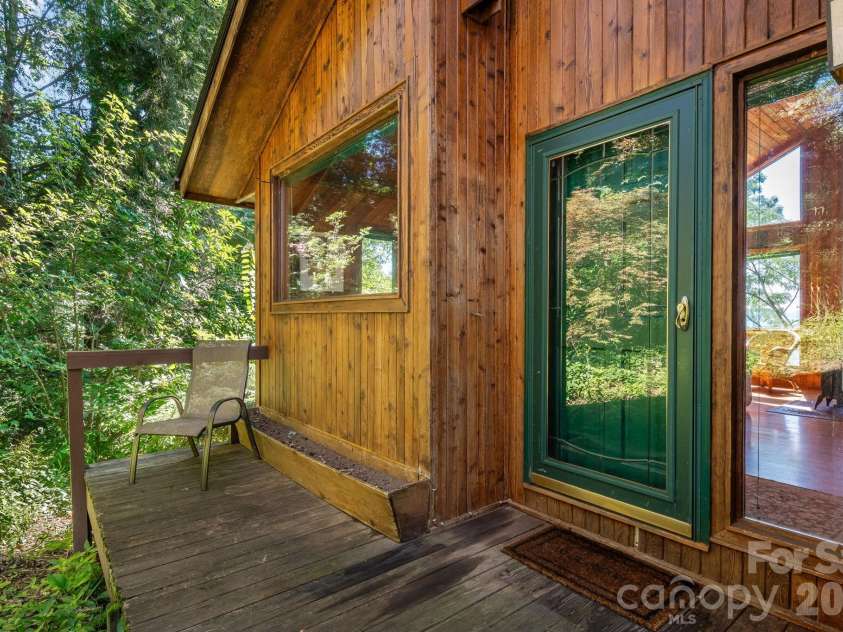 529 Griffing Boulevard, Asheville, NC 28804.  MLS# CAR4407118, YatesRealty ID 41385. 