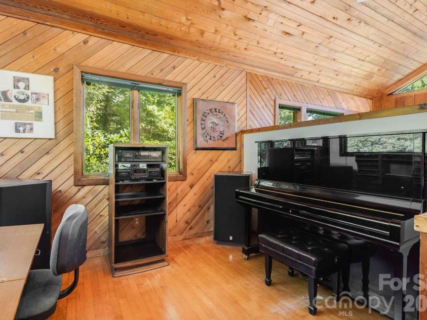 529 Griffing Boulevard, Asheville, NC 28804.  MLS# CAR4407118, YatesRealty ID 41385. 