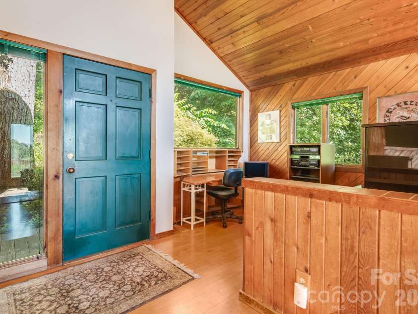 529 Griffing Boulevard, Asheville, NC 28804.  MLS# CAR4407118, YatesRealty ID 41385. 