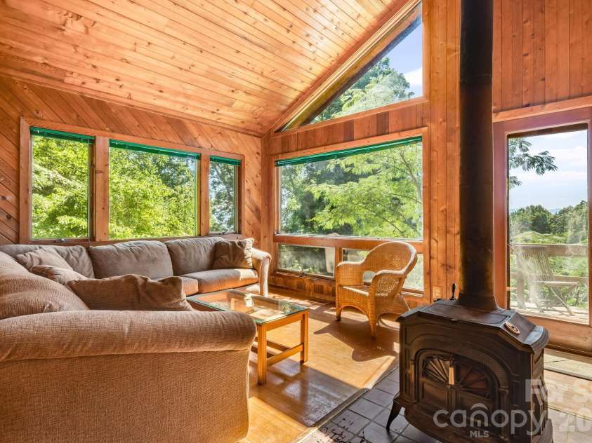 529 Griffing Boulevard, Asheville, NC 28804.  MLS# CAR4407118, YatesRealty ID 41385. 