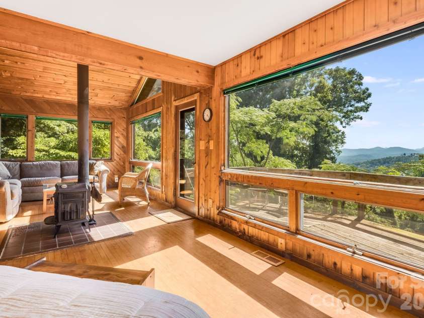 529 Griffing Boulevard, Asheville, NC 28804.  MLS# CAR4407118, YatesRealty ID 41385. 