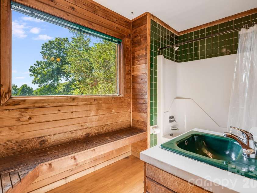 529 Griffing Boulevard, Asheville, NC 28804.  MLS# CAR4407118, YatesRealty ID 41385. 