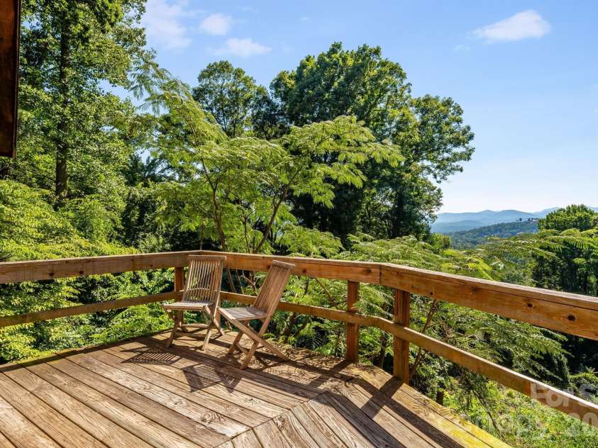 529 Griffing Boulevard, Asheville, NC 28804.  MLS# CAR4407118, YatesRealty ID 41385. 