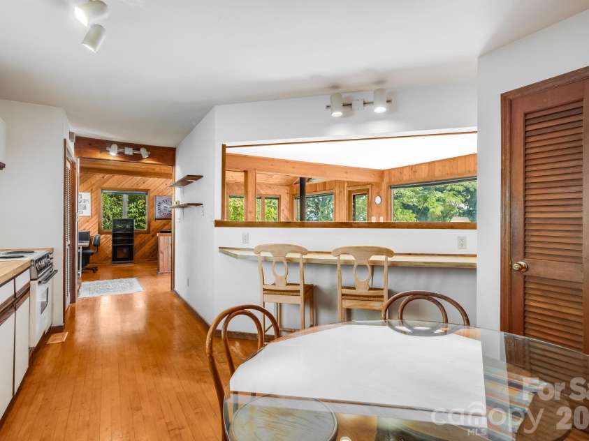529 Griffing Boulevard, Asheville, NC 28804.  MLS# CAR4407118, YatesRealty ID 41385. 