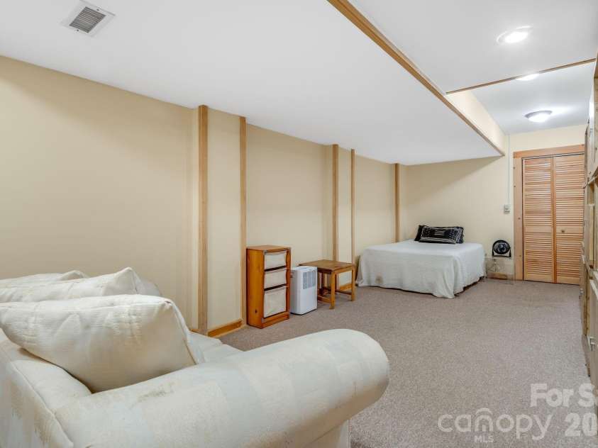 529 Griffing Boulevard, Asheville, NC 28804.  MLS# CAR4407118, YatesRealty ID 41385. 