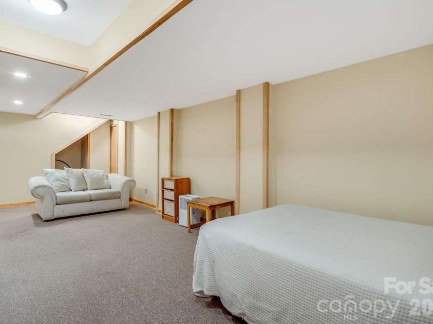529 Griffing Boulevard, Asheville, NC 28804.  MLS# CAR4407118, YatesRealty ID 41385. 