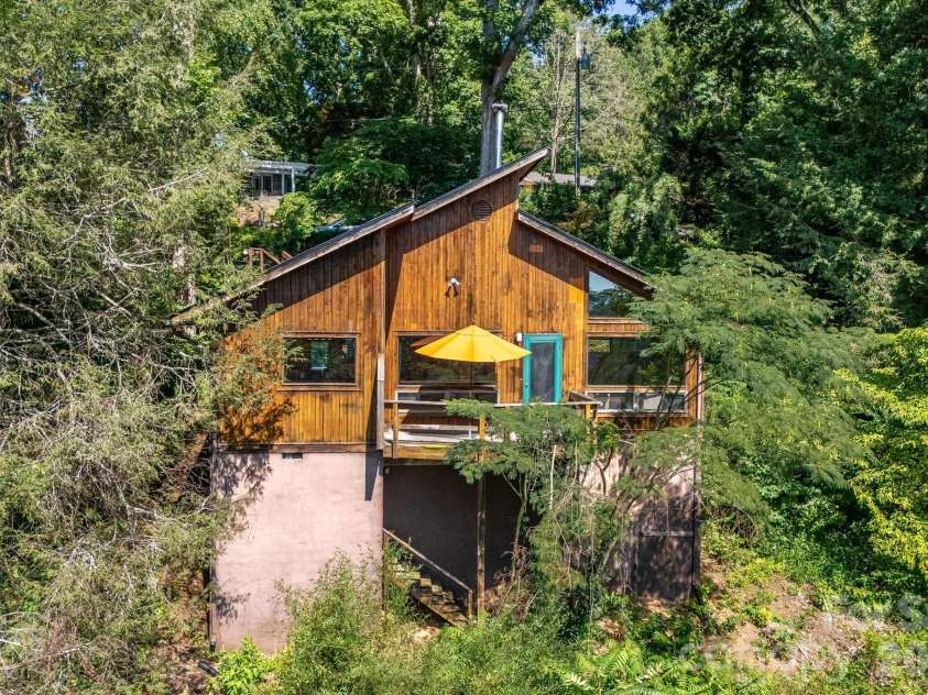 529 Griffing Boulevard, Asheville, NC 28804.  MLS# CAR4407118, YatesRealty ID 41385. 