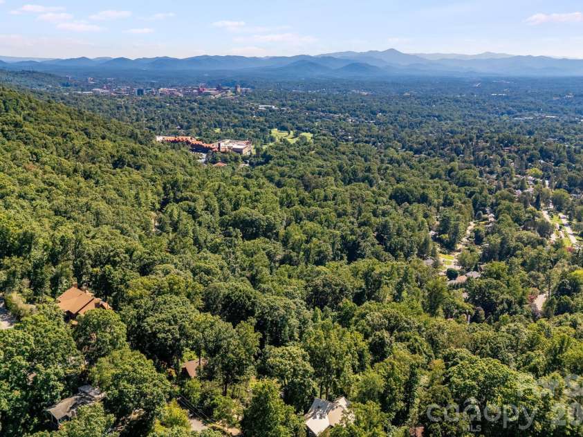 529 Griffing Boulevard, Asheville, NC 28804.  MLS# CAR4407118, YatesRealty ID 41385. 
