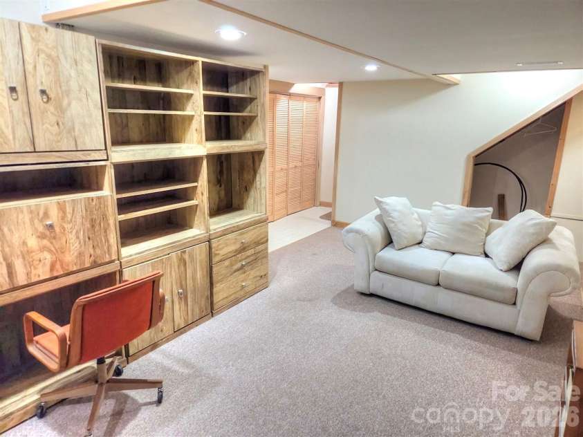 529 Griffing Boulevard, Asheville, NC 28804.  MLS# CAR4407118, YatesRealty ID 41385. 