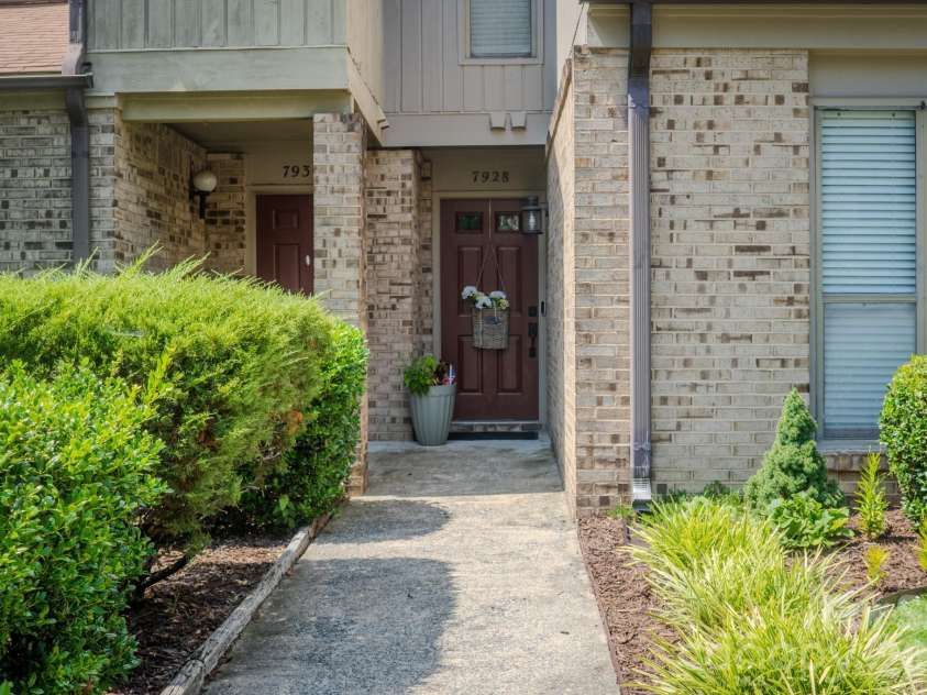7928 Charter Oak Lane, Charlotte, NC 28226.  MLS# CAR4411036, YatesRealty ID 41386. 