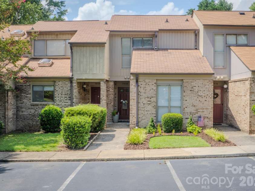 7928 Charter Oak Lane, Charlotte, NC 28226.  MLS# CAR4411036, YatesRealty ID 41386. 