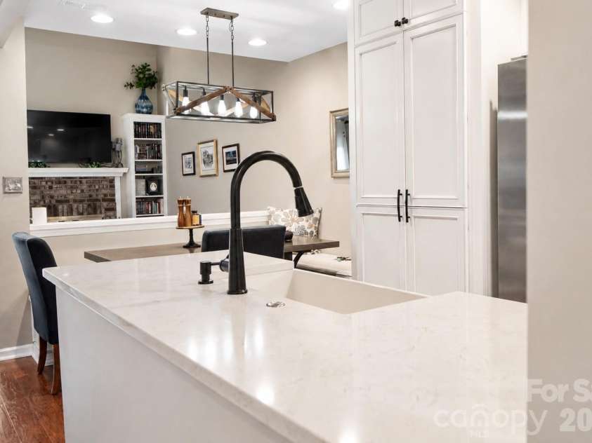 7928 Charter Oak Lane, Charlotte, NC 28226.  MLS# CAR4411036, YatesRealty ID 41386. 
