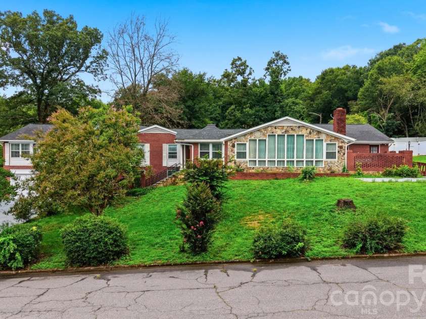 103 Castlegate Drive, Morganton, NC 28655.  MLS# CAR4410855, YatesRealty ID 41387. 