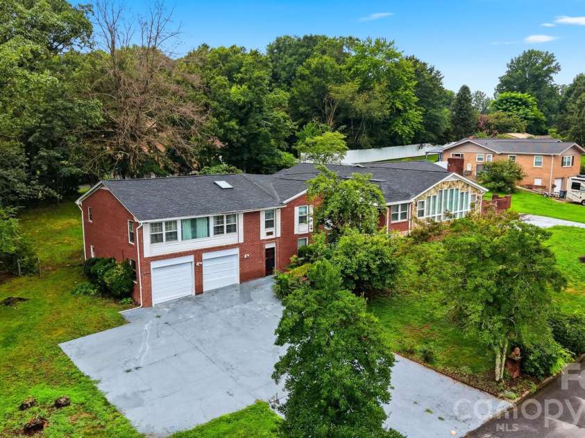 103 Castlegate Drive, Morganton, NC 28655.  MLS# CAR4410855, YatesRealty ID 41387. 