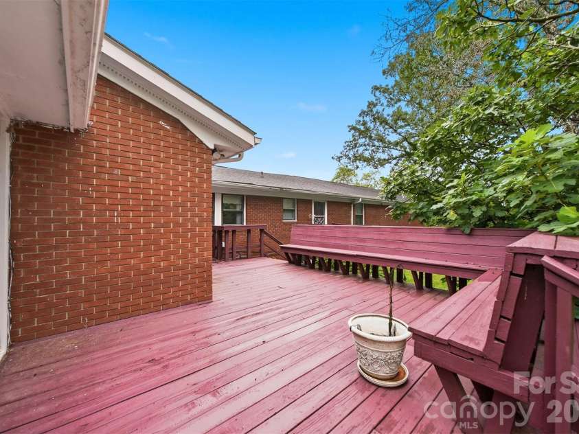 103 Castlegate Drive, Morganton, NC 28655.  MLS# CAR4410855, YatesRealty ID 41387. 
