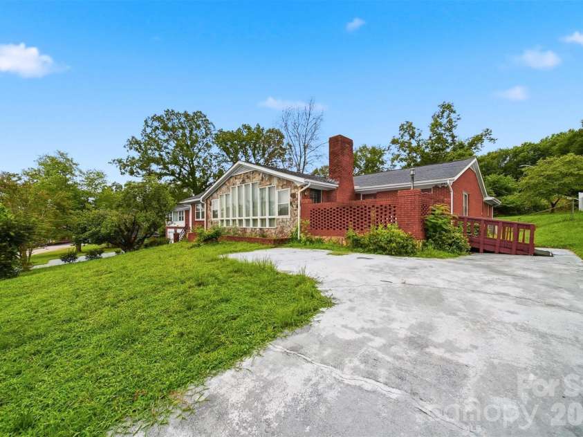 103 Castlegate Drive, Morganton, NC 28655.  MLS# CAR4410855, YatesRealty ID 41387. 