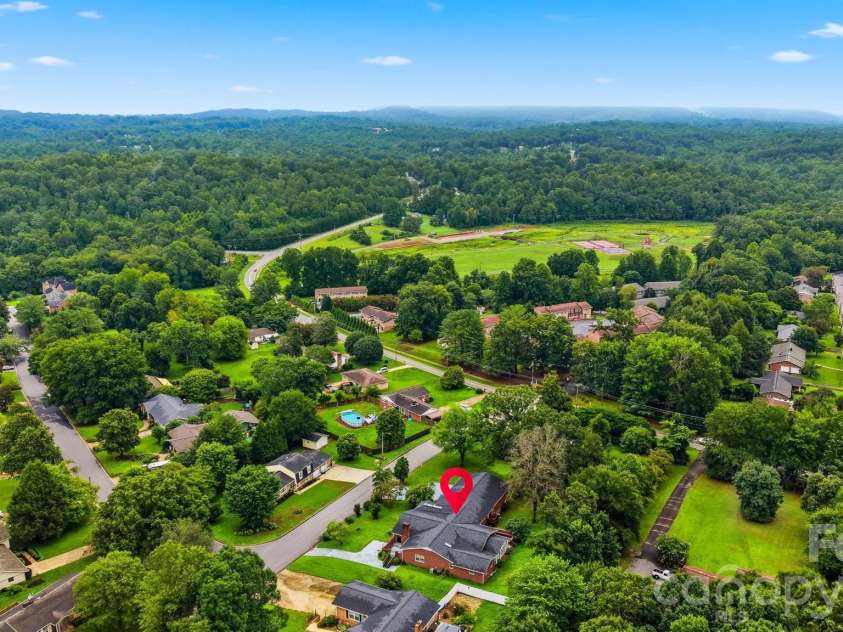 103 Castlegate Drive, Morganton, NC 28655.  MLS# CAR4410855, YatesRealty ID 41387. 