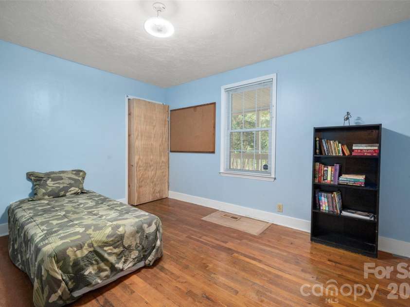 1124 Threatt Street, Lancaster, SC 29720.  MLS# CAR4407802, YatesRealty ID 41389. Flex space/3rd bedroom