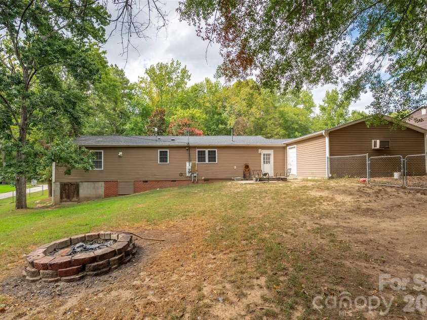1124 Threatt Street, Lancaster, SC 29720.  MLS# CAR4407802, YatesRealty ID 41389. Fully fenced backyard