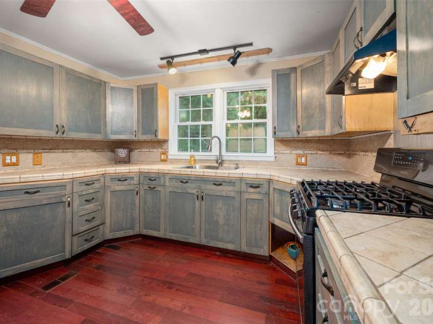1124 Threatt Street, Lancaster, SC 29720.  MLS# CAR4407802, YatesRealty ID 41389. Kitchen