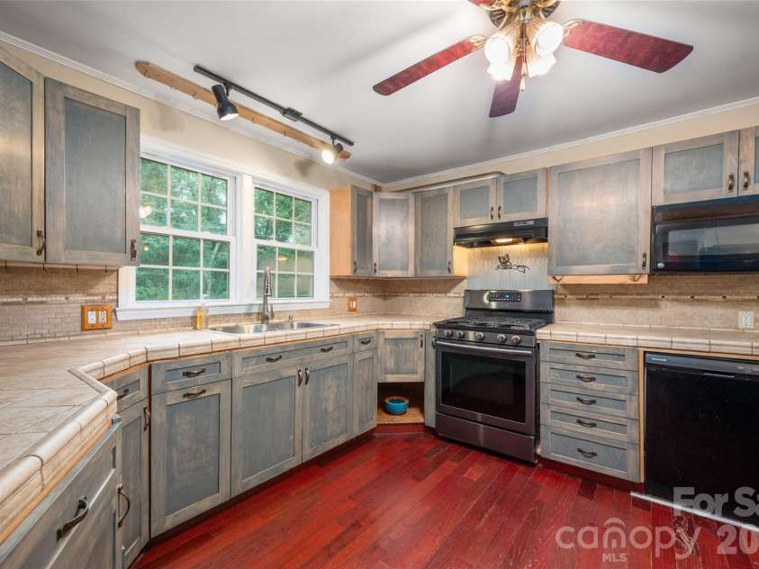 1124 Threatt Street, Lancaster, SC 29720.  MLS# CAR4407802, YatesRealty ID 41389. Kitchen